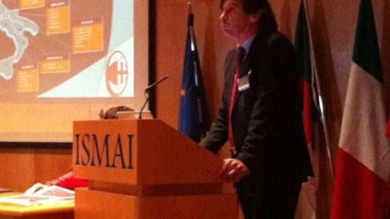 FOTO - Filippo Galli relatore all'VIII° congresso internazionale sul calcio