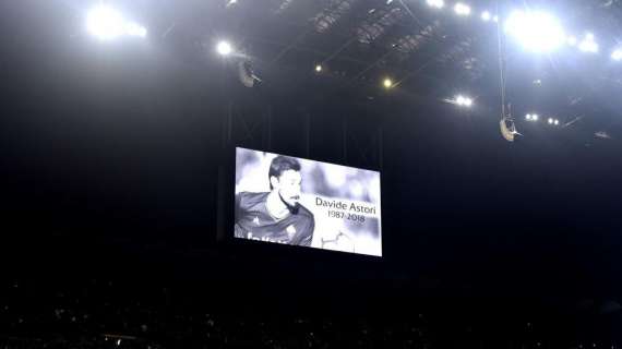 PHOTOGALLERY MN - Milan-Arsenal, il toccante minuto di silenzio in memoria di Astori