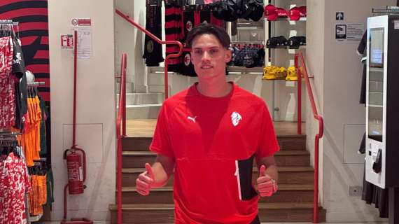 VIDEO MN - Ricci incontra i tifosi del Milan: autografi e tanti sorrisi per il nuovo centrocampista rossonero