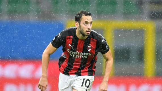 Tuttosport - Manchester in pressing su Calhanoglu