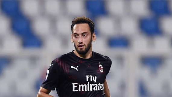 Verso Napoli-Milan: Calhanoglu tornerà dal primo minuto