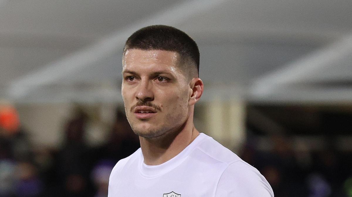 Strepitoso Jovic! Segna quattro gol nel derby di Atene (mentre il 9 attuale del Milan faceva il primo a San Siro)
