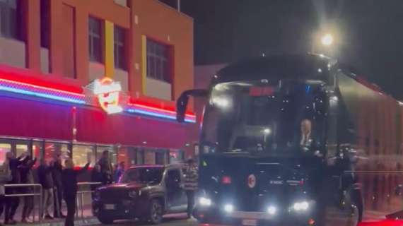 VIDEO MN - Il Milan è arrivato a San Siro per la sfida contro il Napoli