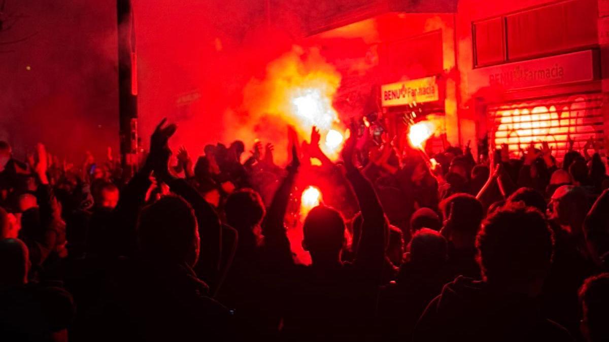 VIDEO MN - La Curva Sud si scalda a poco meno di due ore dal Derby!