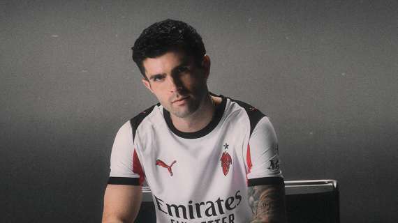 FOTOGALLERY - Le immagini più belle della nuova seconda maglia del Milan