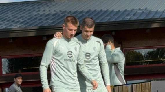 FOTO MN - Milanello, Camarda e Morata entrano in campo insieme