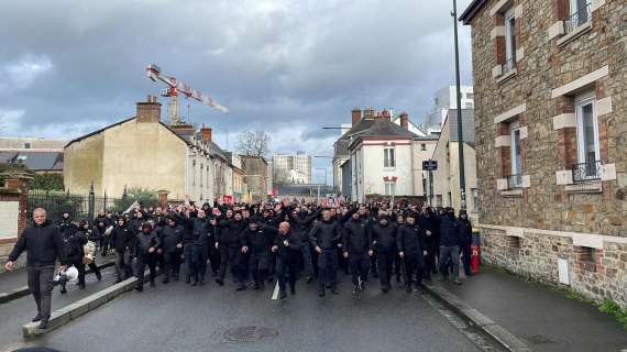 VIDEO MN - Inizia il corteo della Curva Sud a Rennes