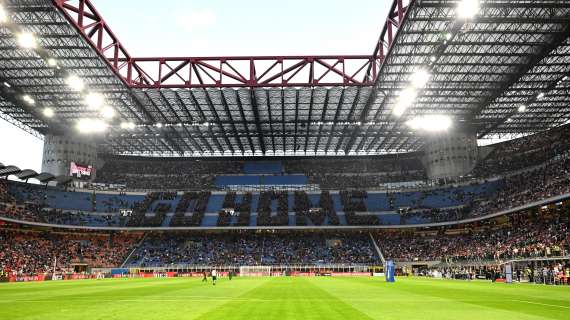 MN - La Curva lascia lo stadio al 15' cantando 'Tutti a casa'. San Siro applaude in segno di solidarietà