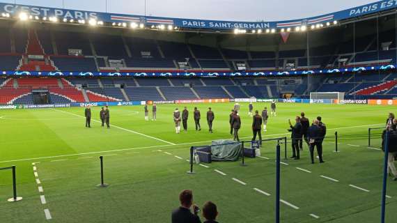 VIDEO MN - Milan arrivato a Parigi: in corso la passeggiata sul prato del Parc des Princes