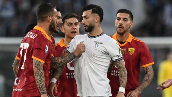 Roma in estasi prima del Milan: vittoria nel derby contro la Lazio. Decide Mancini