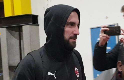 VIDEO MN - Il Milan a Malpensa: le immagini dell'arrivo della squadra di ritorno da Gedda