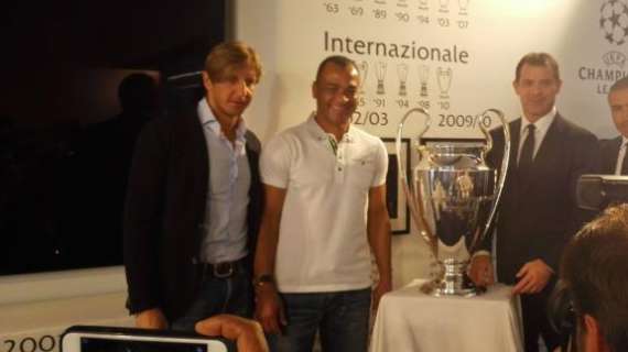PHOTOGALLERY MN - Cafu e Ambrosini all'inaugurazione di una mostra fotografica sulla Champions