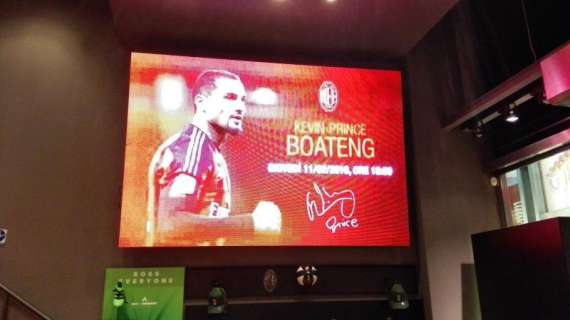 PHOTOGALLERY MN - Boateng al Milan Megastore: tutti gli scatti