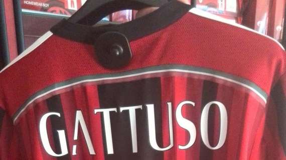 PHOTOGALLERY MN - Milan Store, la maglia autografata di Gattuso