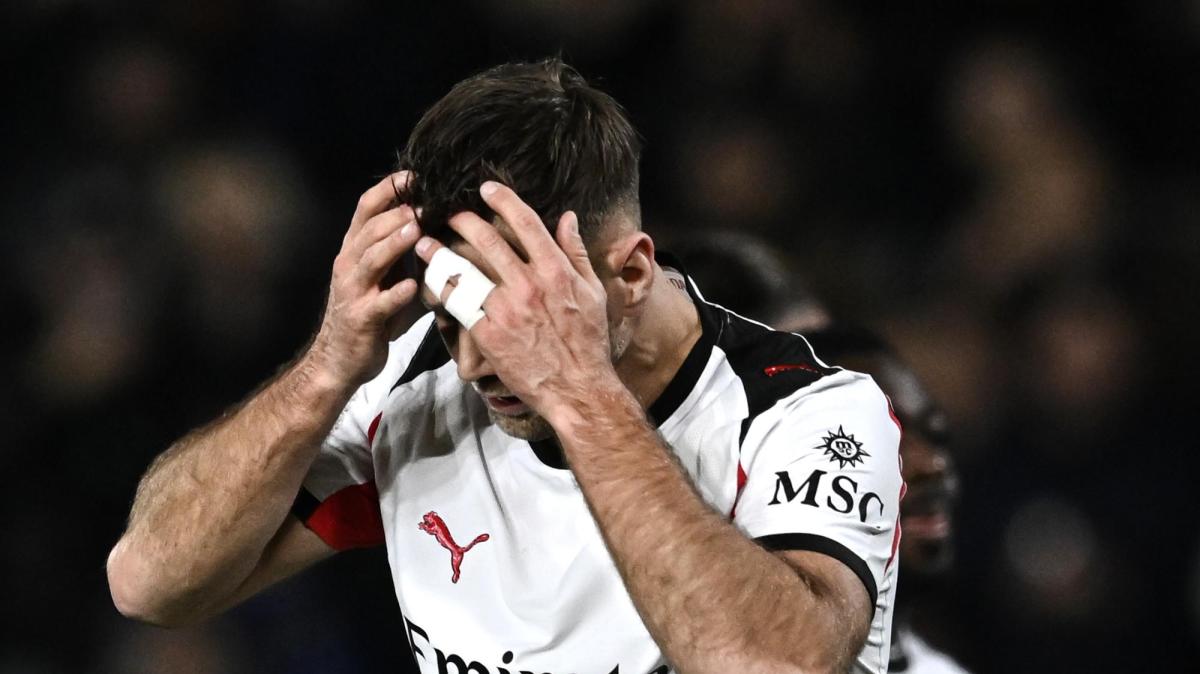 MN - Fullkrug sconsolato: il gesto da leader di Leao al termine della partita