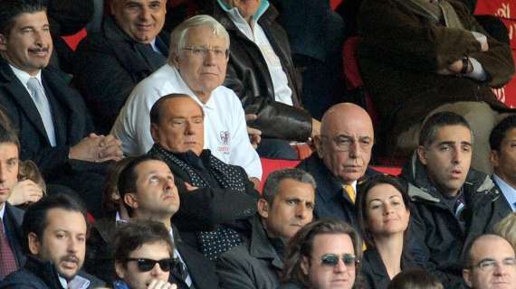 Galliani indica, Berlusconi ascolta attentamente