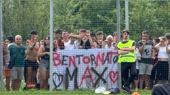 FOTO MN - I tifosi riaccolgono Allegri: "Bentornato Max"
