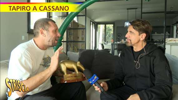 Cassano, arriva il tapiro dopo l'esclusione dalla Bobo TV: "Possono comandarmi solo mia moglie e i miei figli"