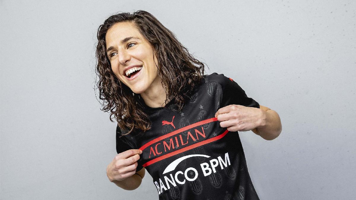 FOTO MN - Milan, presentata la terza maglia 2021-2022: la galleria  fotografica