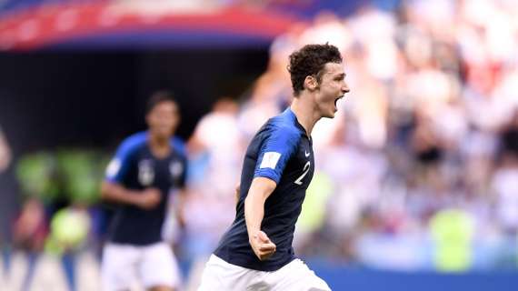 Inter, Pavard è atterrato a Linate. Domani visite e firma