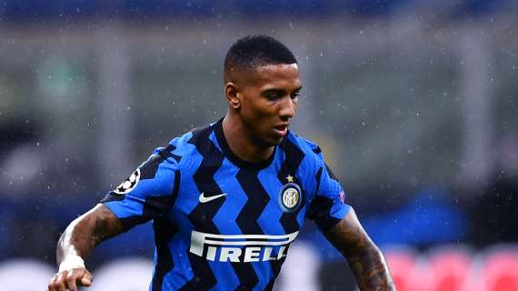Everton, Ashley Young ai saluti