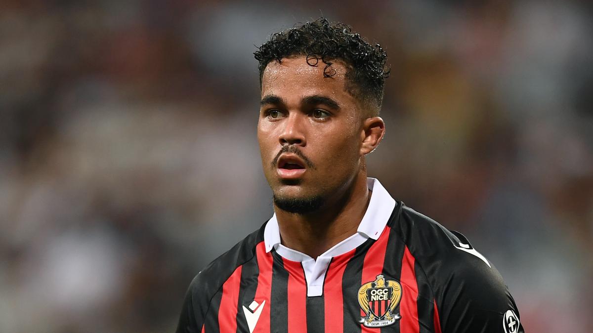 Bournemouth, Kluivert cambia agente
