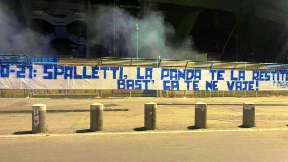 Napoli, striscione di contestazione contro Spalletti fuori dal "Maradona"