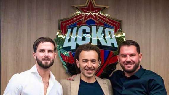 Pjanic riparte dal CSKA Mosca: le foto della firma