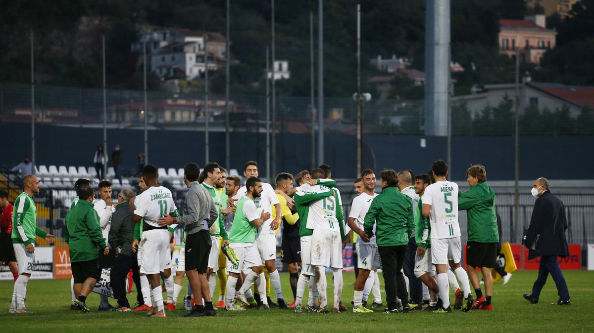 Monopoli, che blitz! Soffiato Manzi al Crotone