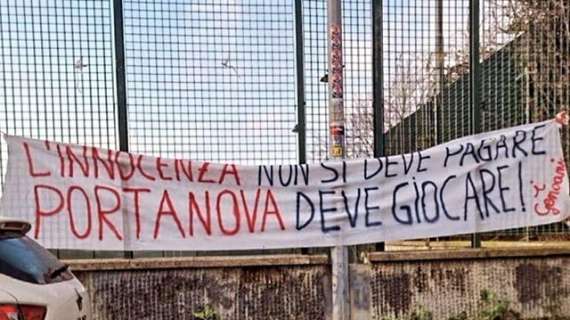 Genoa, striscione di sostegno per Portanova 