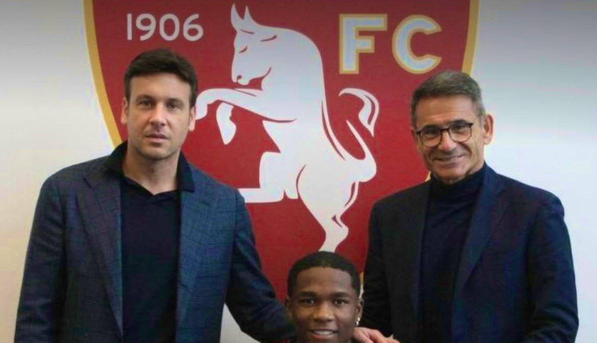 Torino, firma sul contratto per Rivas