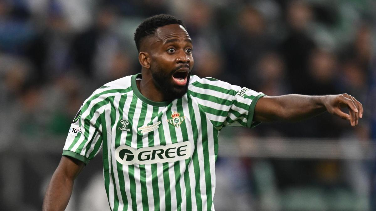 Genoa, caccia a Bakambu per l'attacco