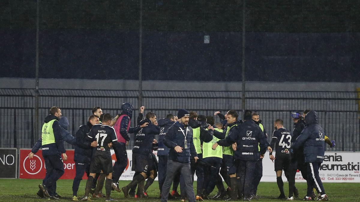 Cavese, Jurgens risolve e scende in D