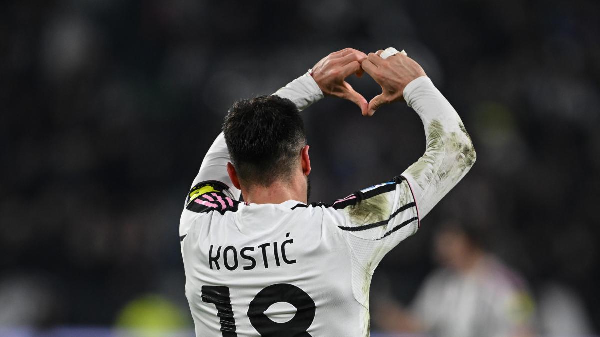 Juventus, respinte varie offerte per Kostic. Ma a giugno...