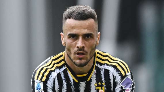 Juventus, Kostic resta in uscita. L'agente sonda in Premier League