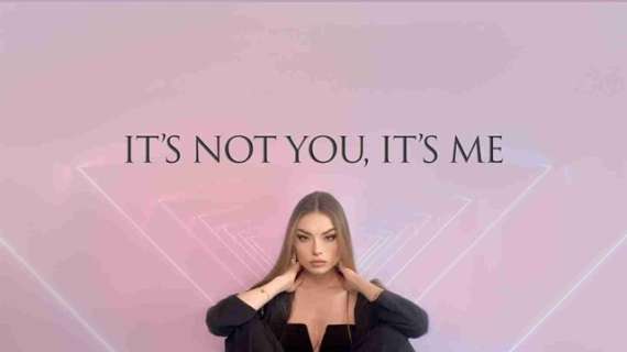 Musica- Il nuovo singolo di Camilla “It's not you, it's me”.