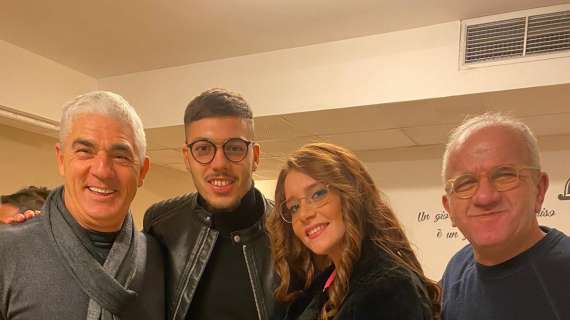 Il calciatore del Napoli Gianluca Gaetano e la sua fidanzata Maria al Teatro Cilea.