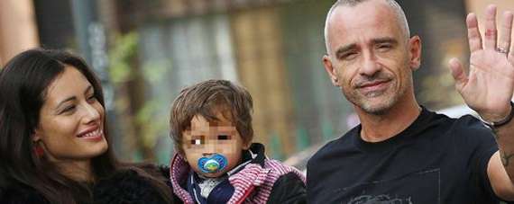 FOTO - Eros Ramazzotti si gode il compleanno in famiglia