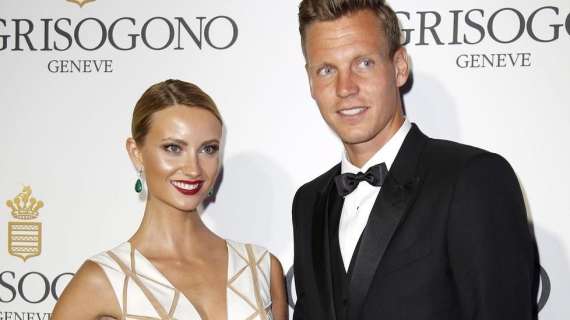 FOTO - Il tennista Berdych accompagnato dall'amata Ester Satorova a Cannes