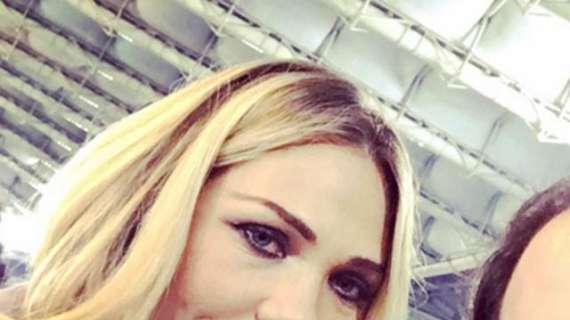 Ilary Blasi: shopping e relax dopo il parto, spuntano anche foto con alcuni fan
