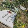 Scempio terribile: distrutta la lapide commemorativa di Erasmo Iacovone