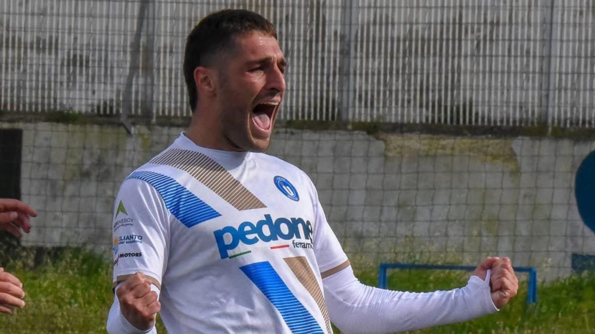 Unione Calcio Bisceglie: ul numero 10 non si tocca, Zinetti resta azzurro