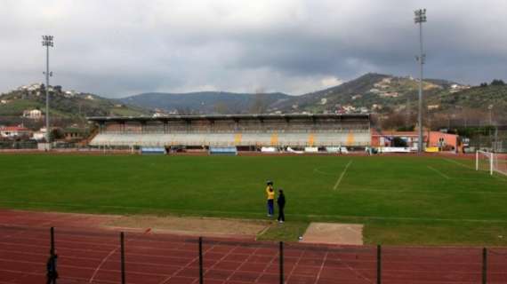 Tribuna ospiti dell'Arcoleo chiusa per la partita Acerrana - Casarano