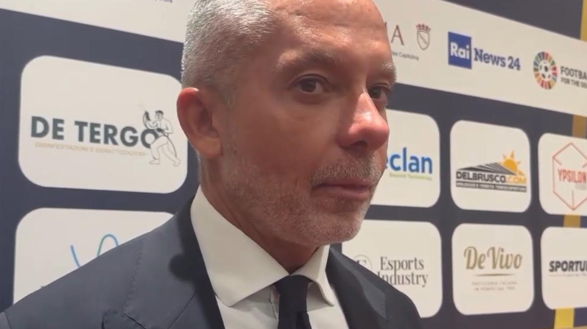 Mercato troppo lungo, la proposta di Moggi: «Un mese d'estate e uno d'inverno»