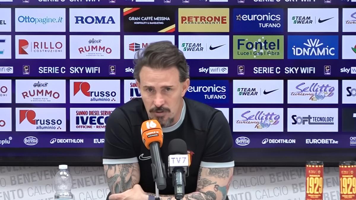 Derby campano, Floro Flores carica il Benevento: «Rispetto per la Salernitana, ma vogliamo vincere»