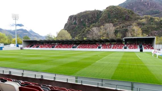 Formazioni ufficiali: Südtirol - Bari. Iachini con Sibilli dietro Kallon e Puscas