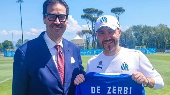 De Zerbi riceve la maglia della Serie D: un omaggio alle radici nel calcio dilettantistico