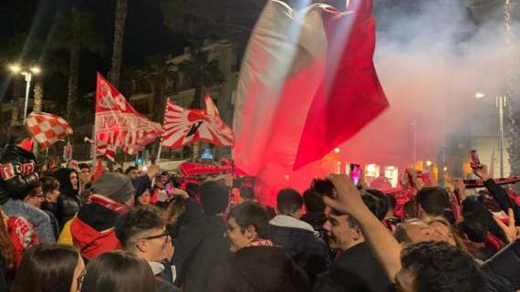 Polveriera Bari, i tifosi hanno deciso da che parte stare: «Sarà linea dura»