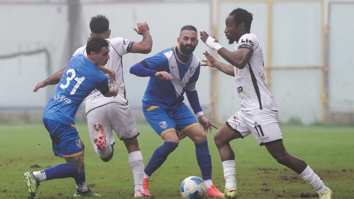 Brindisi, Lanzolla avverte: «Sarà dura fino alla fine»