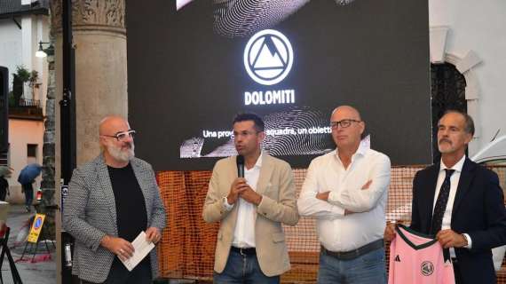 Dolomiti Bellunesi, la pioggia trasforma la presentazione in "bicchierata"